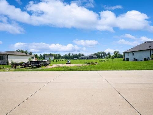 9350 Feather Ridge Way, Cedar Rapids, IA, 52411-8308 | Card Image