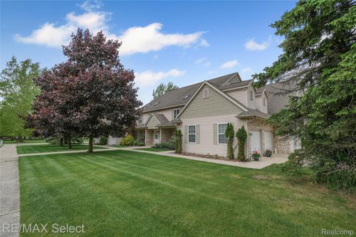 604 Fenton Commons Ln, Fenton, MI, 48430-2798 | Card Image