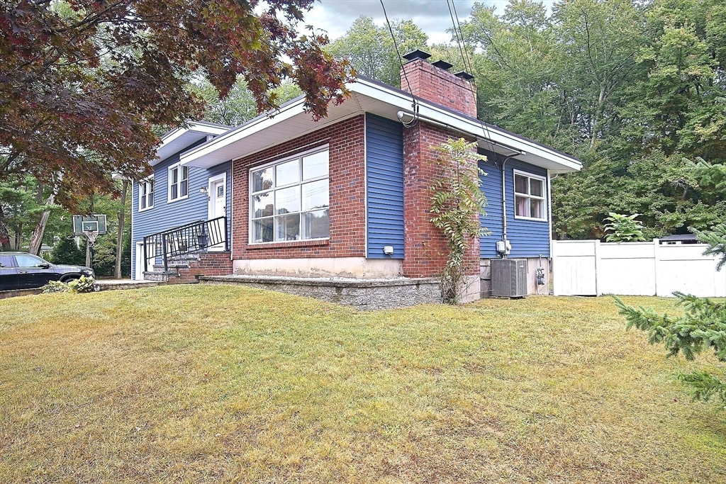 Lindsay Rd, Billerica, MA 01821
