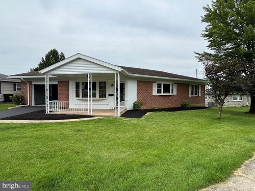 330 S Willow Street, FLEETWOOD, PA, 19522 | Card Image