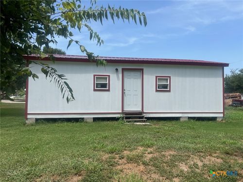 906 4th St, Edna, TX, 77957-4104 | Card Image