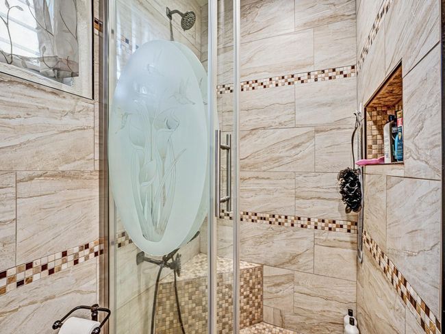 Primary Bathroom | Image 14