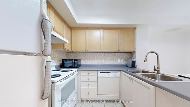 2 - 45 Cedarcroft Blvd, Condo with 3 bedrooms, 3 bathrooms and 1 parking in North York ON | Image 10
