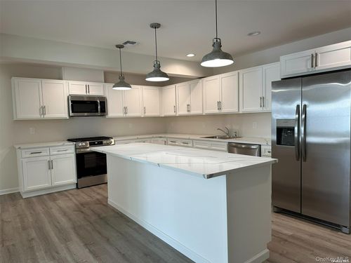 125 W Main St, Kings Park, NY, 11754-1607 | Card Image