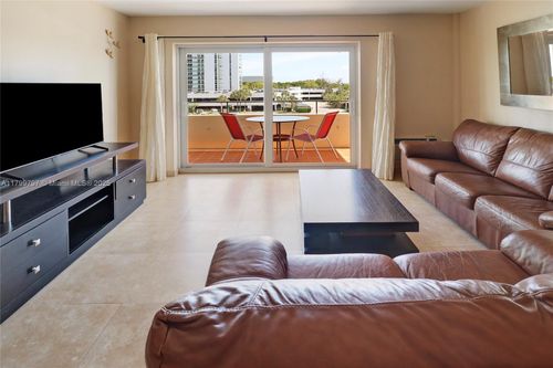 apt-403-220 Kings Point Dr, Sunny Isles Beach, FL, 33160-4740 | Card Image