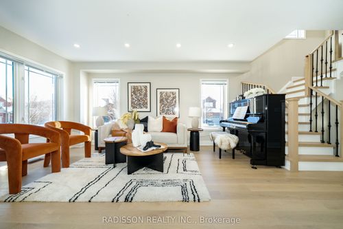 94 Bilbrough St, Aurora, ON, L4G7W4 | Card Image