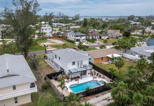 580 Russell St, LONGBOAT KEY, FL, 34228-1058 | Card Image