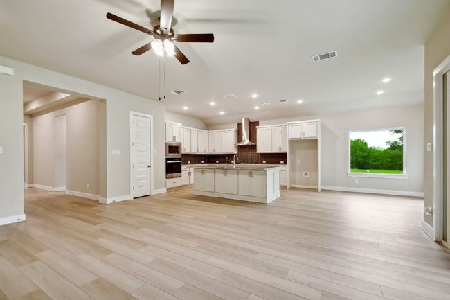 112 Black Kite Ct, House other with 4 bedrooms, 3 bathrooms and 3 parking in Cedar Creek TX | Image 6