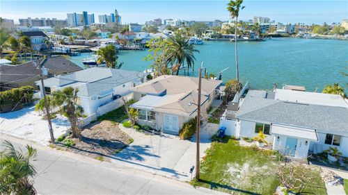 256 145th Ave E, MADEIRA BEACH, FL, 33708-2114 | Card Image