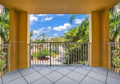 8307-19555 E Country Club Dr, Aventura, FL, 33180-2889 | Card Image