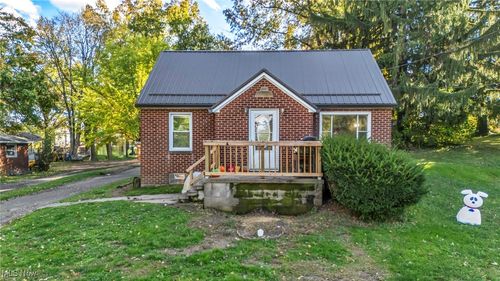 6984 Warren Sharon Rd, Brookfield, OH, 44403-9601 | Card Image