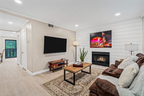 5296 Edmondson Pike, Nashville, TN, 37211-5812 | Card Image