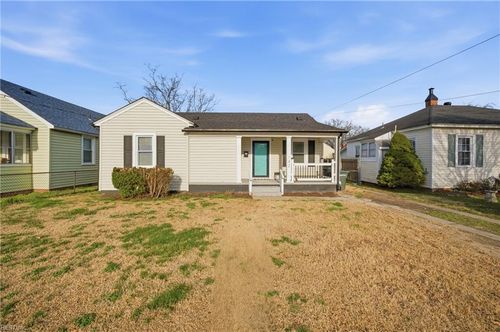 142 Clifton St, Hampton, VA, 23661-2816 | Card Image