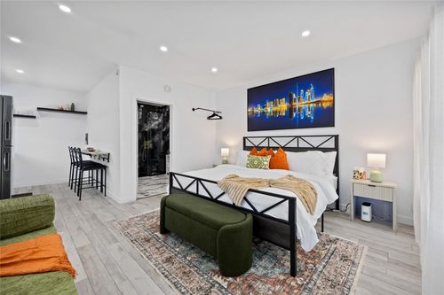 b-4208 Clay, Houston, TX, 77023 | Card Image