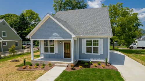 570 S Main St, Ashland City, TN, 37015-1512 | Card Image