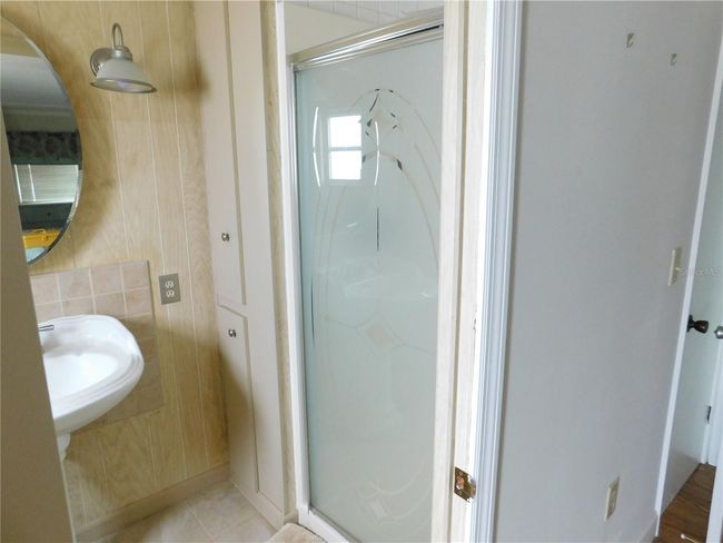 Primary Bathroom | Image 10