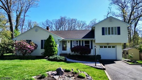 32 Dover Milton Rd, Oak Ridge, NJ, 07438-9406 | Card Image