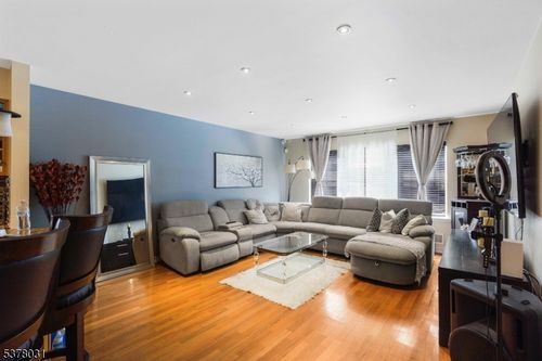 533 Livingston St, Elizabethport, NJ, 07206-1323 | Card Image