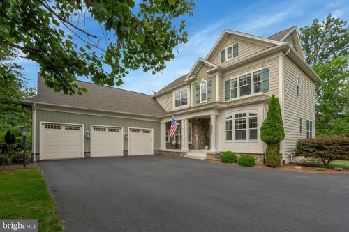 8213 Bearhurst Dr, Gainesville, VA, 20155-3884 | Card Image