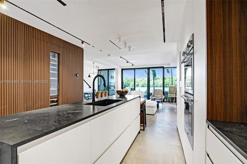 1512-449 Poinciana Dr, Sunny Isles Beach, FL, 33160-4532 | Card Image