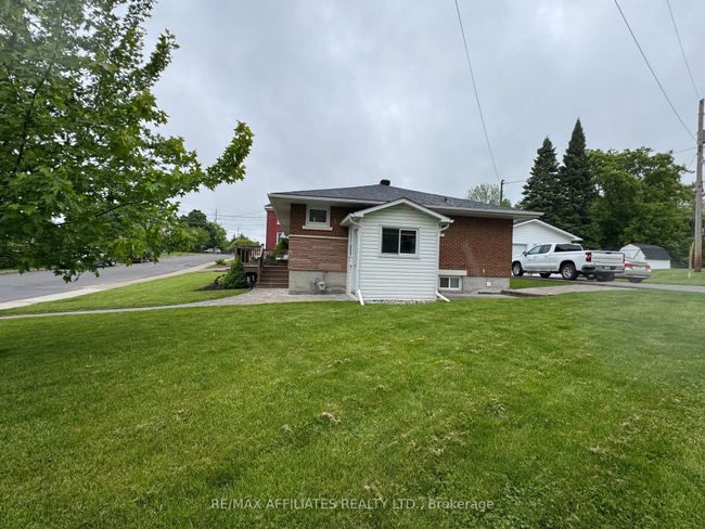 2 Philip St, House other with 4 bedrooms, 2 bathrooms and 4 parking in Smiths Falls ON | Image 46