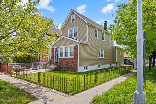 22102 114th Ave, Cambria Heights, NY, 11411-1217 | Card Image