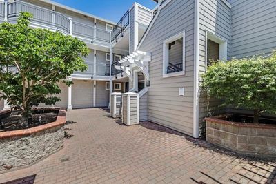 110 - W Bayshore Rd, Condo with 3 bedrooms, 2 bathrooms and 1 parking in East Palo Alto CA | Image 3