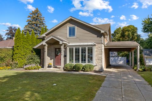 2040 Central Ave, Wilmette, IL, 60091-2354 | Card Image