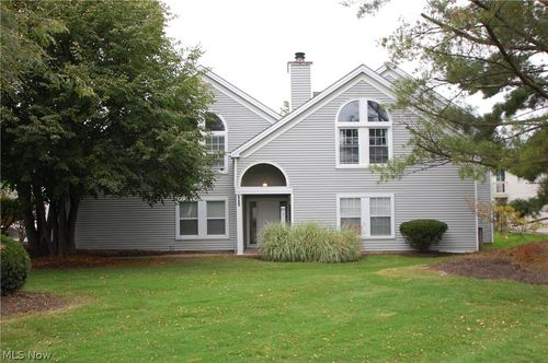 7488 Huntington Dr, Youngstown, OH, 44512-4055 | Card Image