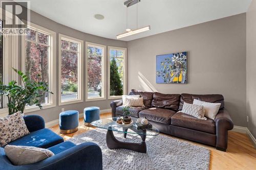 904 23 Ave Nw, Calgary, AB, T2M1T4 | Card Image
