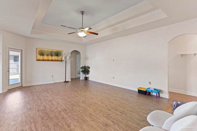 422 Chickadee St, House other with 4 bedrooms, 2 bathrooms and 2 parking in Crestview FL | Image 6