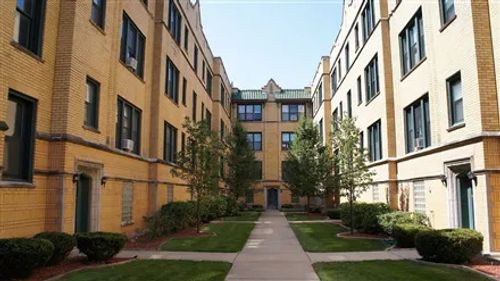 3b-2338 N Spaulding Ave, Chicago, IL, 60647-2550 | Card Image