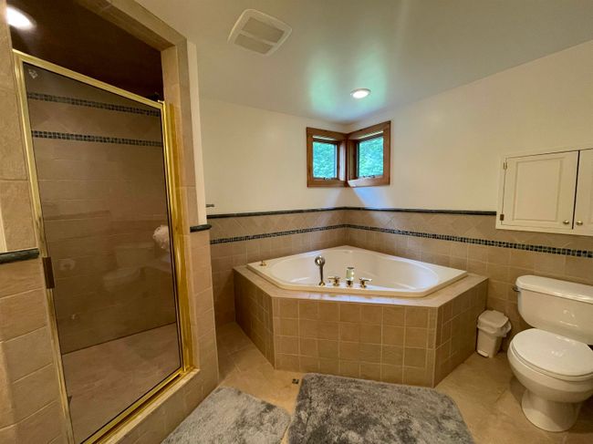 303 Westview Est, House other with 5 bedrooms, 3 bathrooms and null parking in Manchestr Ctr VT | Image 33