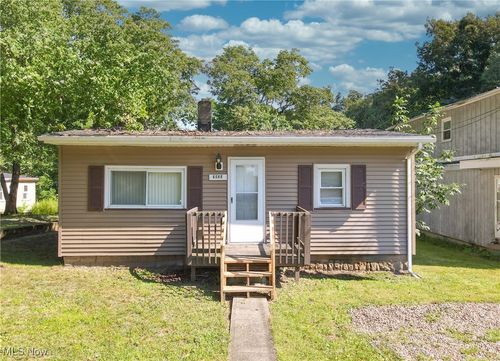 3855 Hopkinson Ave, Ravenna, OH, 44266-1920 | Card Image