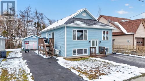 11 Crewe Pl, Home with 5 bedrooms, 3 bathrooms and null parking in Clarenville NL | Card Image