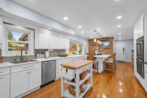 2 Laura Dr, Chester, NY, 10918-2517 | Card Image