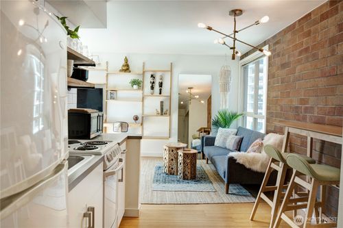 apt-606-905 Cherry St, Seattle, WA, 98104-4100 | Card Image
