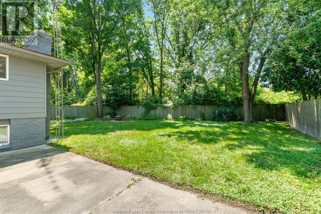 1361 Isabelle Pl, Home with 5 bedrooms, 2 bathrooms and null parking in Windsor ON | Image 49