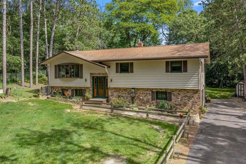 E11038 Pine Acres Dr, Baraboo, WI, 53913-9146 | Card Image