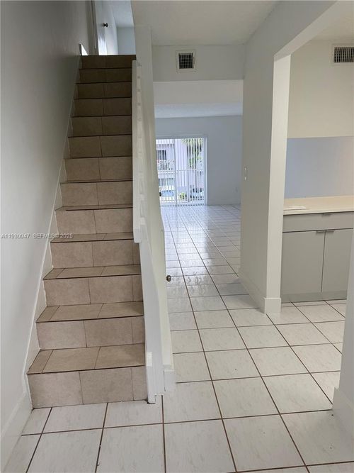 apt-203-2760 W 76th St, Hialeah, FL, 33016-5619 | Card Image