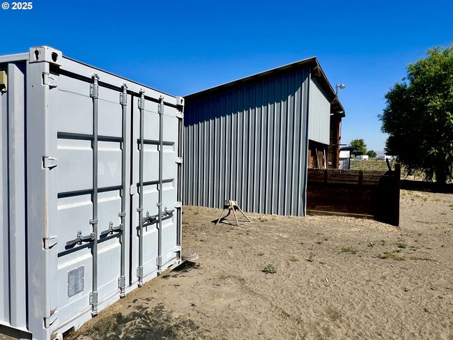 32415 E Loop Rd, House other with 3 bedrooms, 2 bathrooms and null parking in Hermiston OR | Image 9