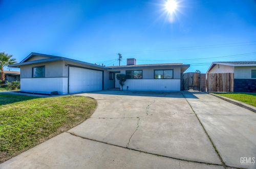 917 Portal Ave, Bakersfield, CA, 93308-1833 | Card Image