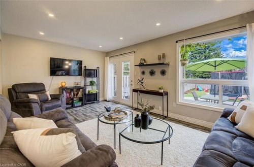 444 Annapolis Crt, Waterloo, ON, N2K4E7 | Card Image