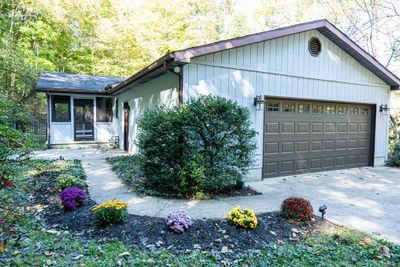 1373 Timberlake Dr, Home with 3 bedrooms, 2 bathrooms and 2 parking in Portsmouth OH | Image 2