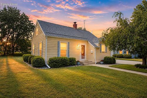 305 North Avenue, Hartland, WI, 53029 | Card Image