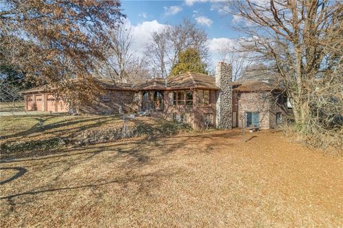 1910 S 28th St, Saint Joseph, MO, 64507-1858 | Card Image