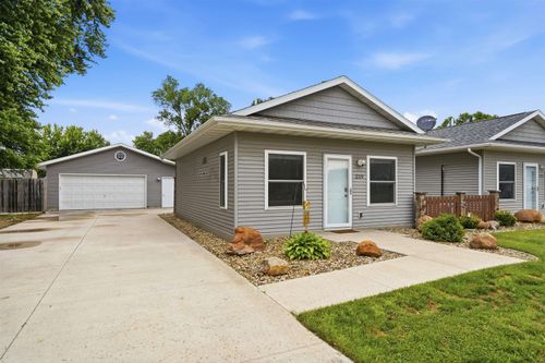 219 & 221 Collins Avenue, Evansdale, IA, 50707 | Card Image