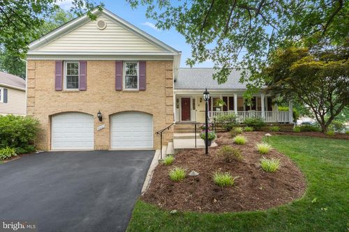 9021 Parliament Dr, BURKE, VA, 22015-2153 | Card Image