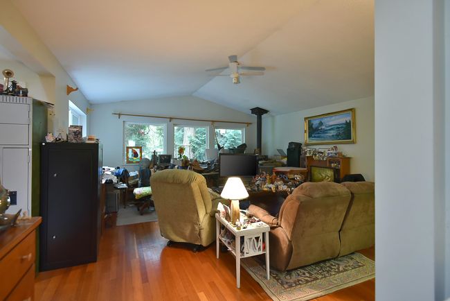1029 Grandview Road, House other with 3 bedrooms, 2 bathrooms and 6 parking in Gibsons BC | Image 7