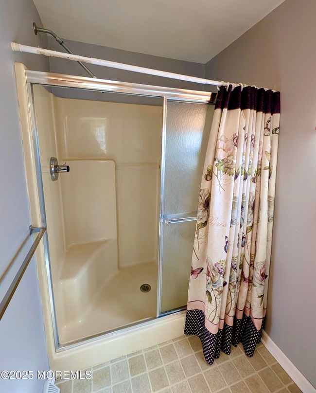 Walk-In Shower | Image 8